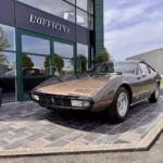 Vue avant de la Ferrari 365 GTC/4 Marrone Colorado
