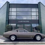Ferrari 365 GTC/4 Marrone Colorado dans le showroom L’Officina à Overijse